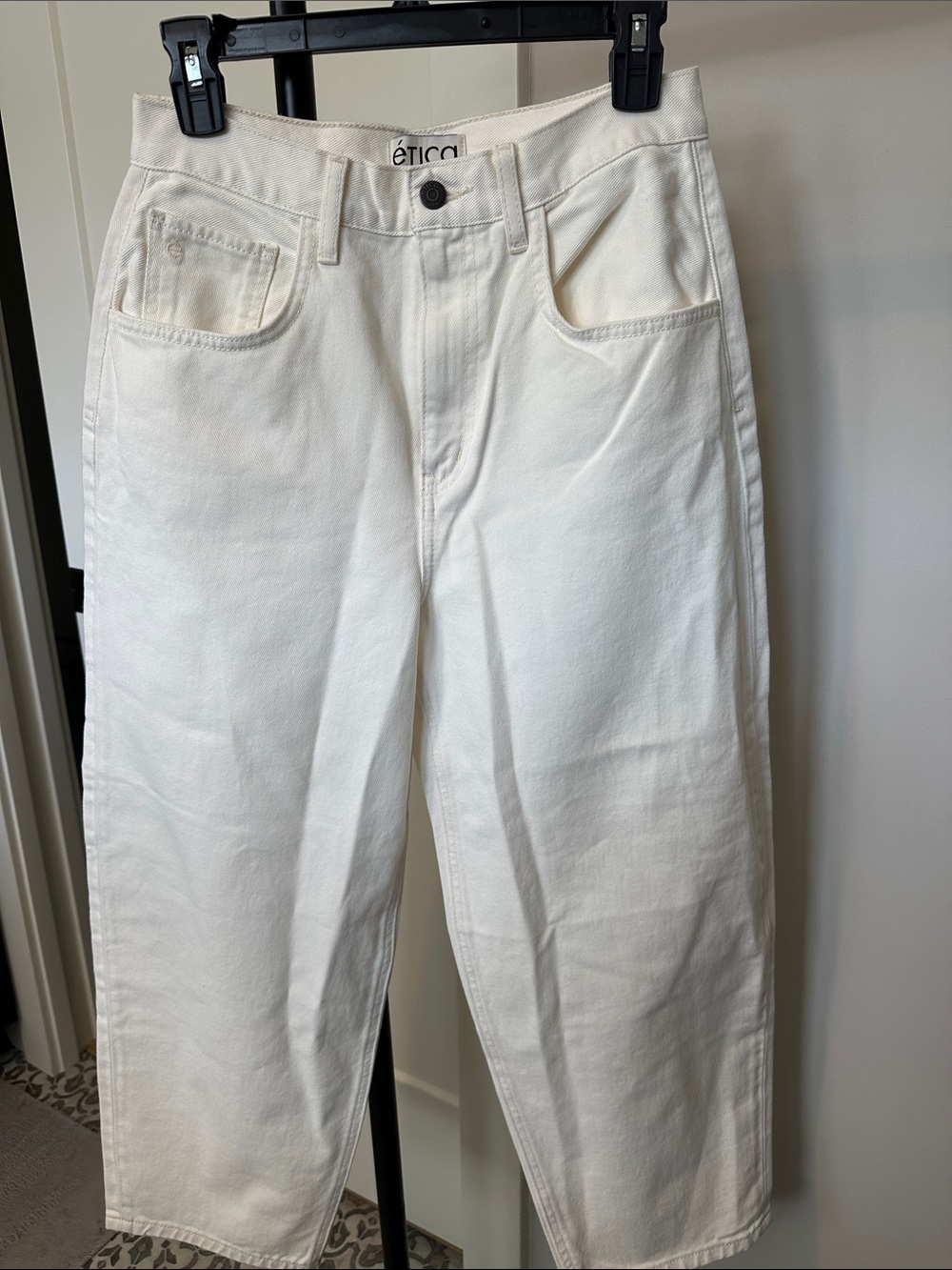 ética White High-Rise Barrel jeans